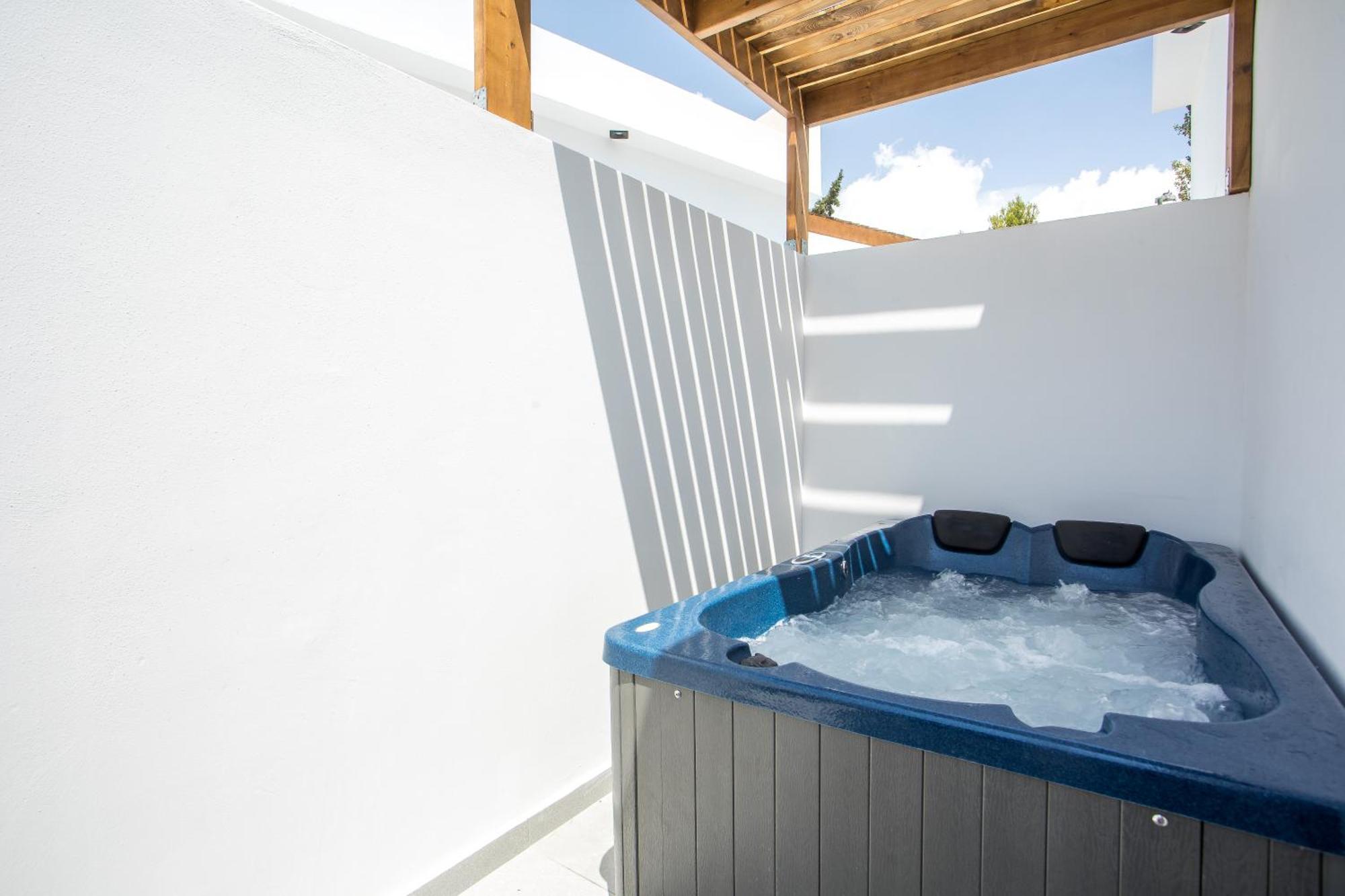 Calma Luxury Studios & Suites ฟาลิรากี ภายนอก รูปภาพ