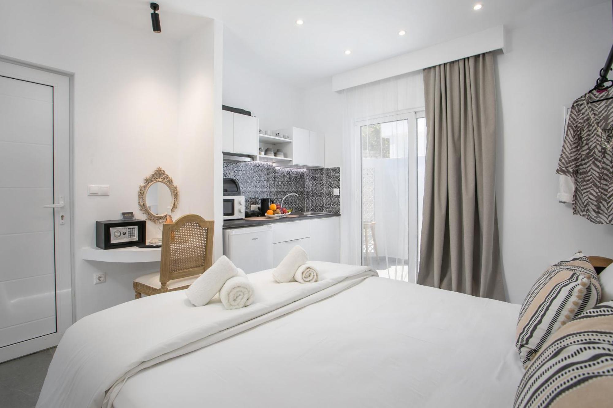 Calma Luxury Studios & Suites ฟาลิรากี ภายนอก รูปภาพ