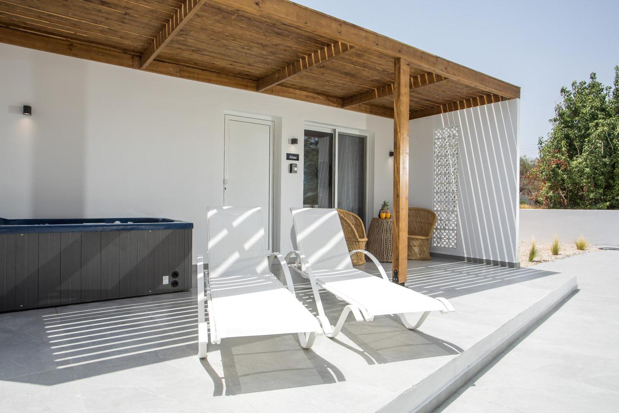 Calma Luxury Studios & Suites ฟาลิรากี ภายนอก รูปภาพ
