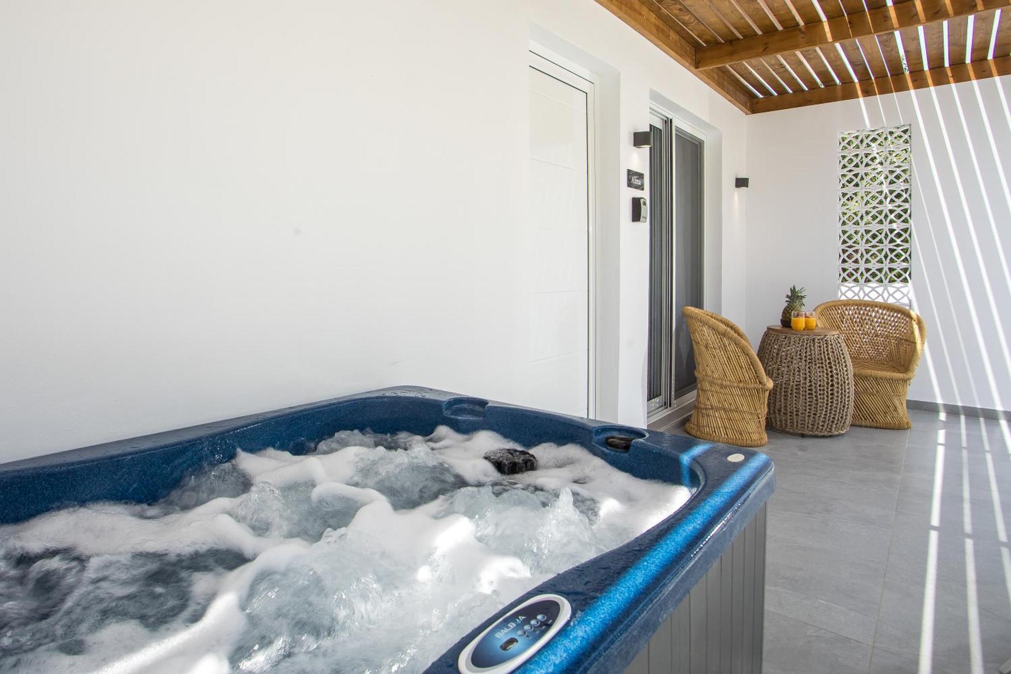 Calma Luxury Studios & Suites ฟาลิรากี ภายนอก รูปภาพ