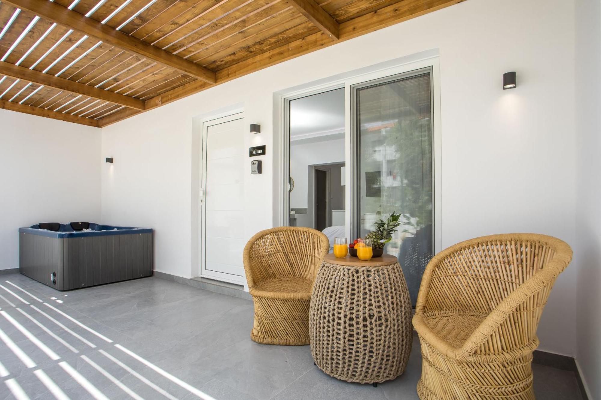Calma Luxury Studios & Suites ฟาลิรากี ภายนอก รูปภาพ