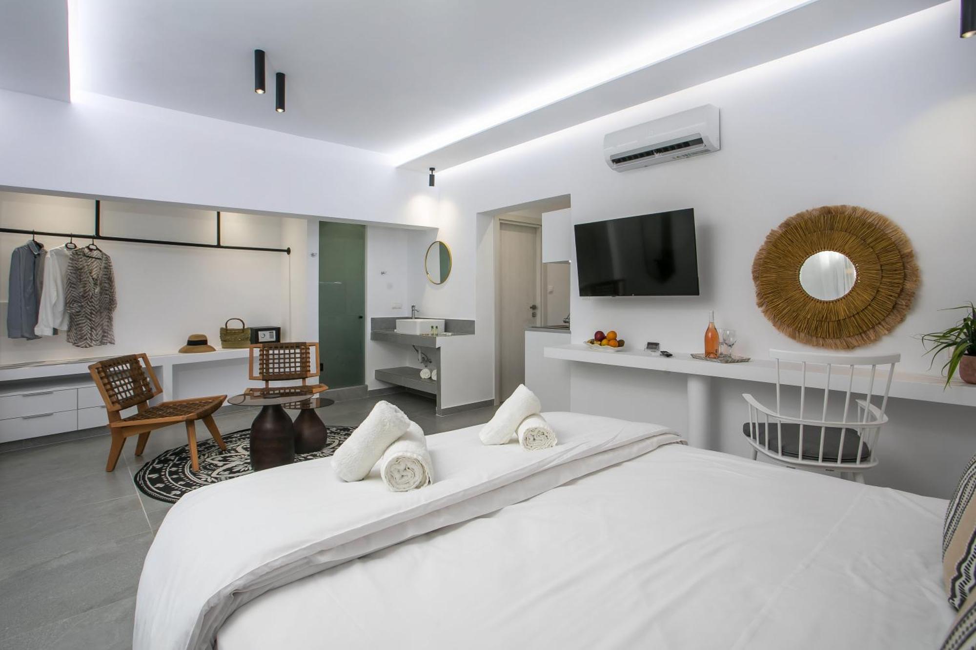 Calma Luxury Studios & Suites ฟาลิรากี ภายนอก รูปภาพ