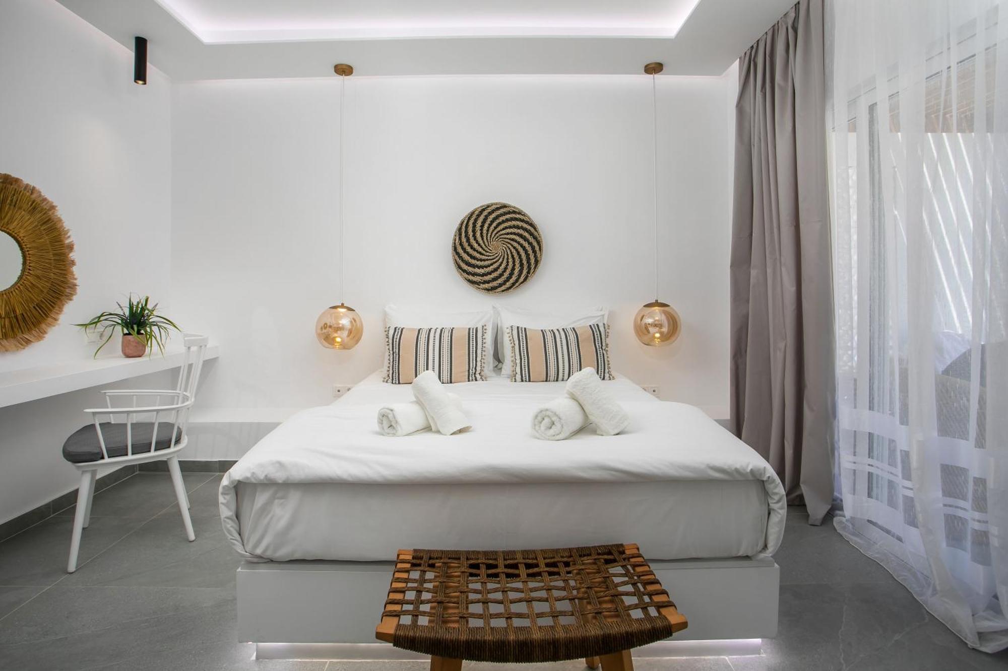 Calma Luxury Studios & Suites ฟาลิรากี ภายนอก รูปภาพ