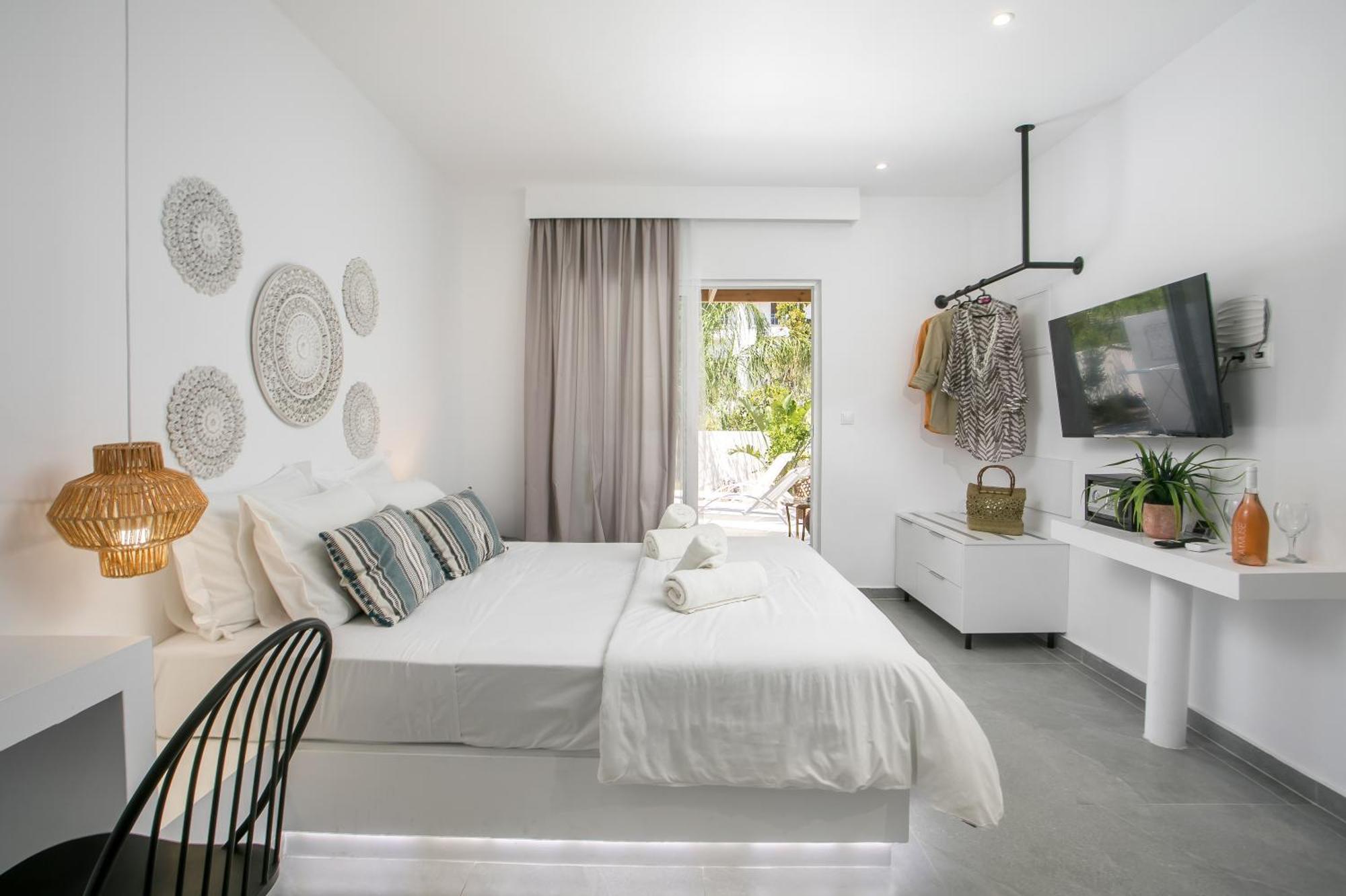 Calma Luxury Studios & Suites ฟาลิรากี ภายนอก รูปภาพ