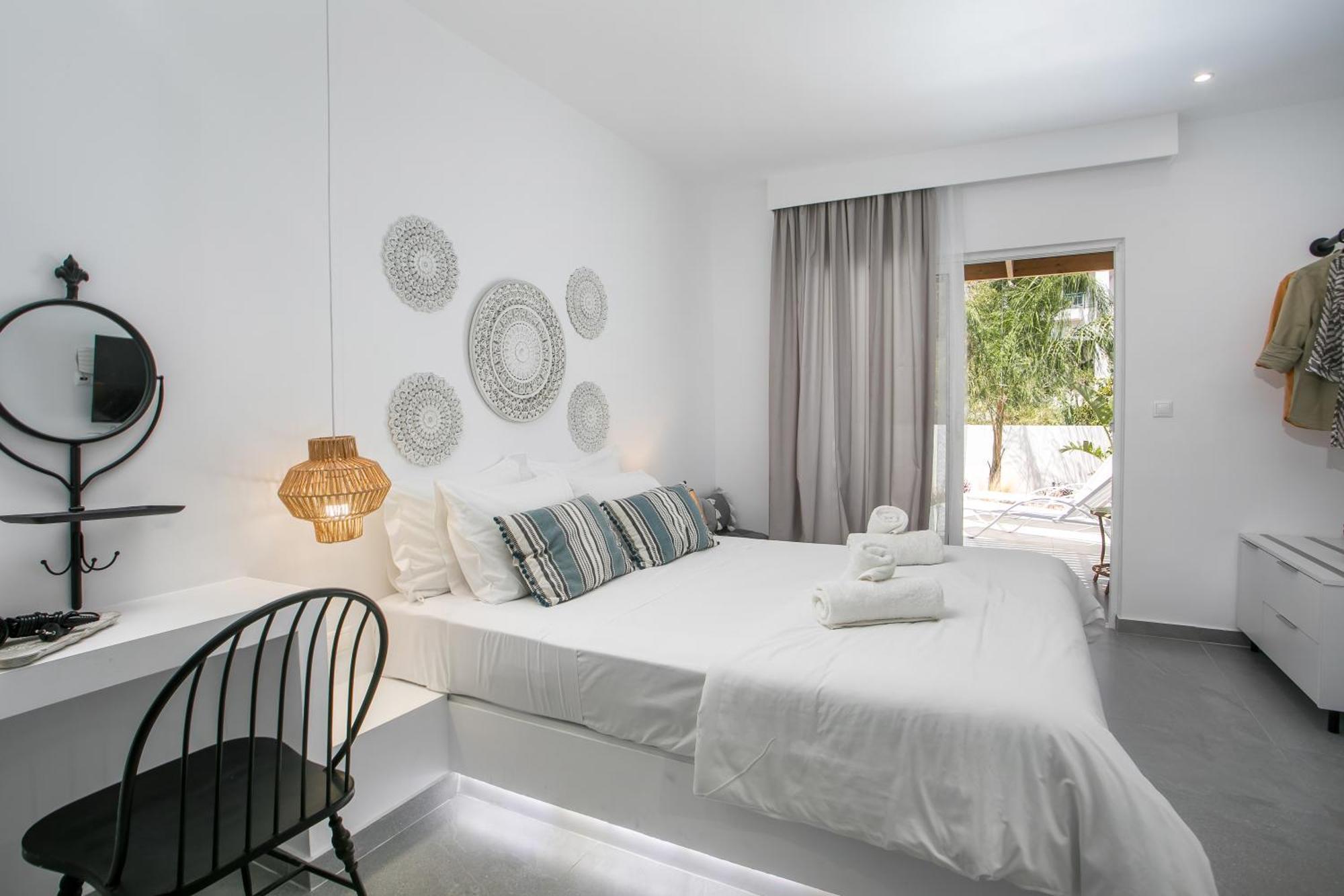 Calma Luxury Studios & Suites ฟาลิรากี ภายนอก รูปภาพ