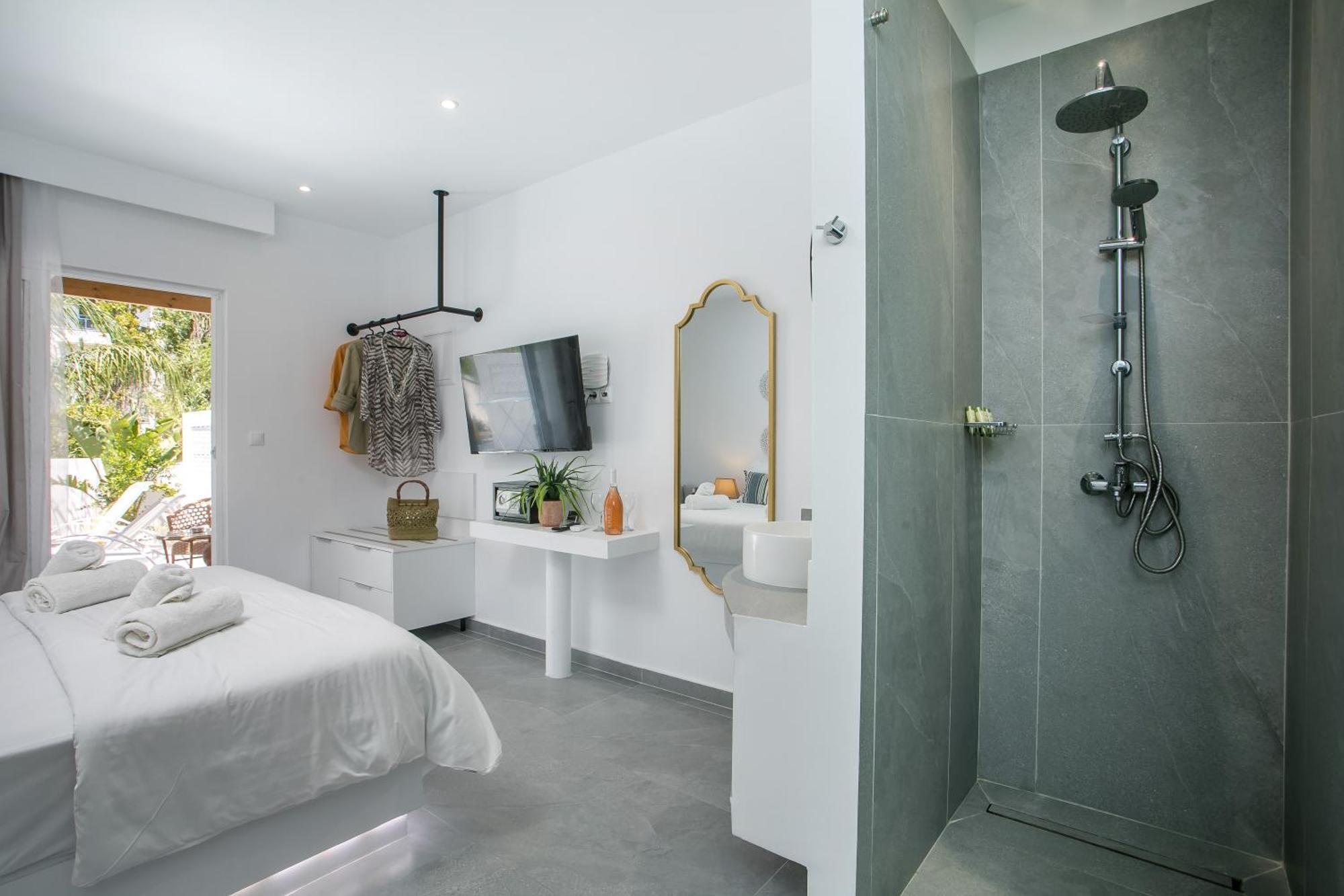 Calma Luxury Studios & Suites ฟาลิรากี ภายนอก รูปภาพ