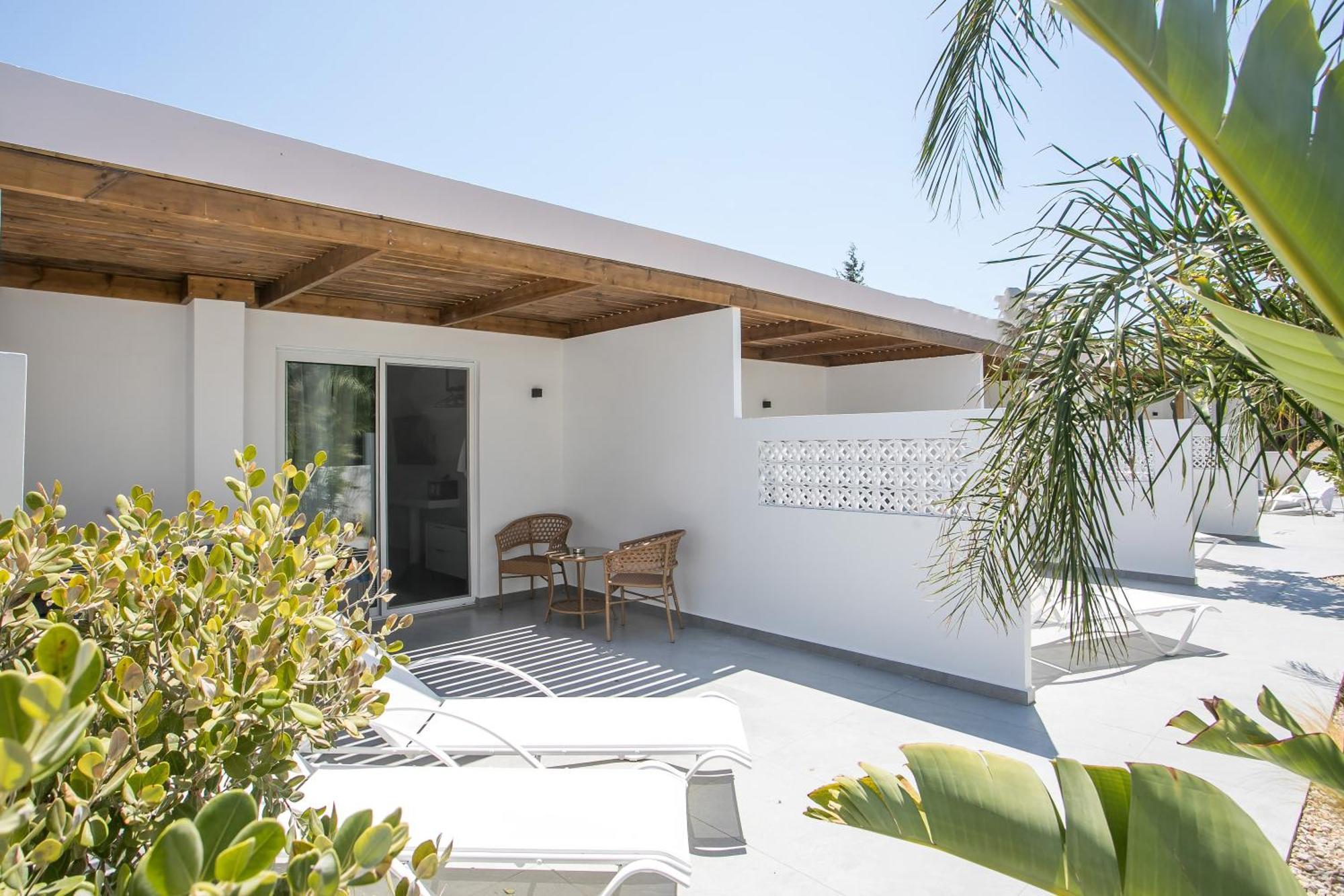 Calma Luxury Studios & Suites ฟาลิรากี ภายนอก รูปภาพ