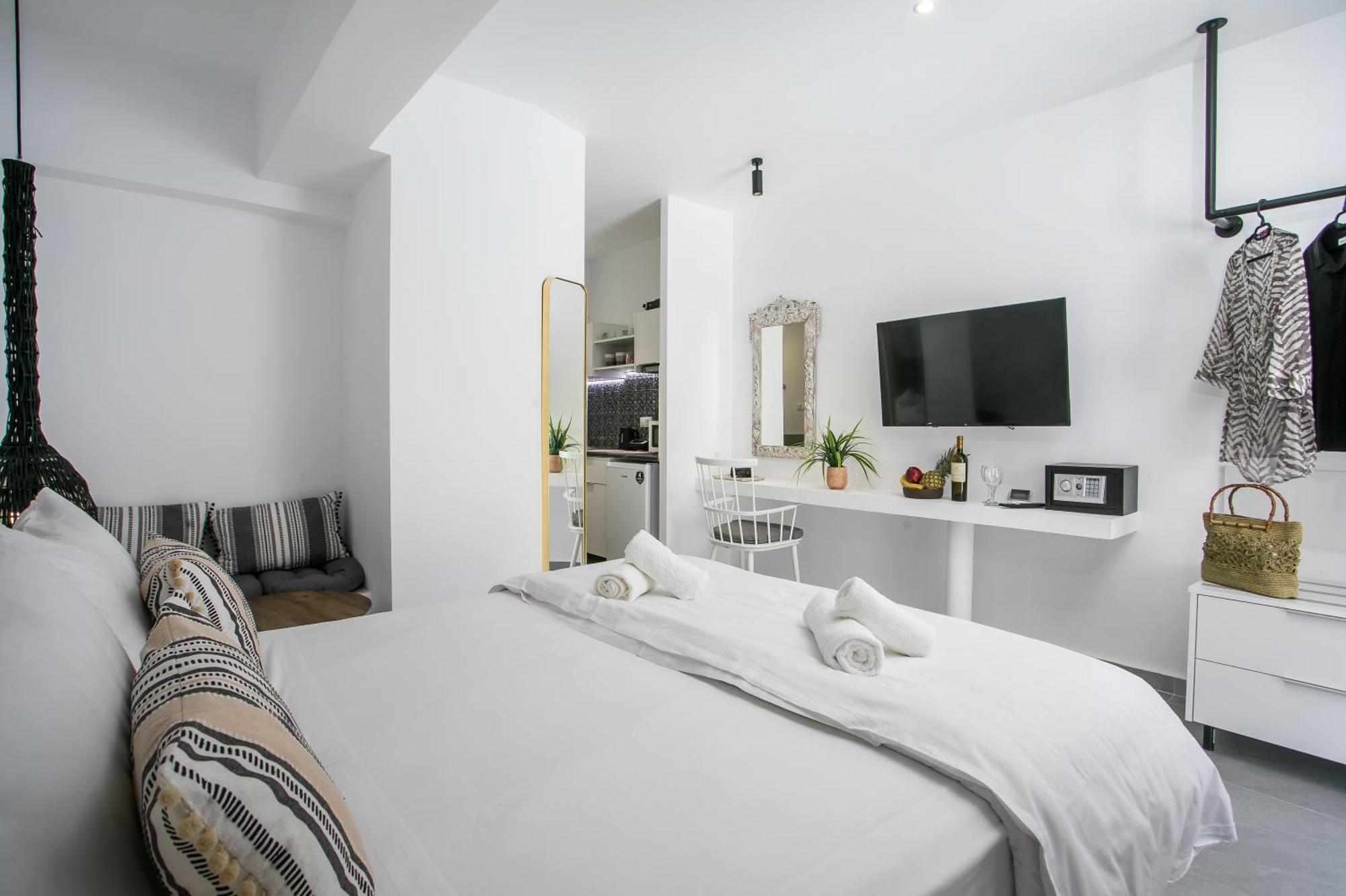 Calma Luxury Studios & Suites ฟาลิรากี ภายนอก รูปภาพ