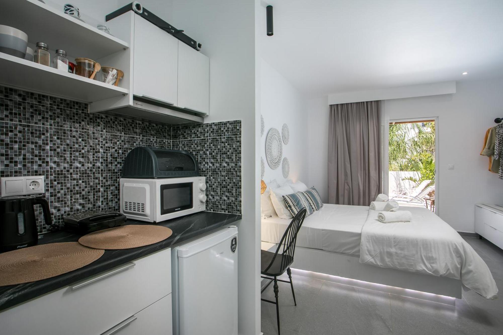 Calma Luxury Studios & Suites ฟาลิรากี ภายนอก รูปภาพ