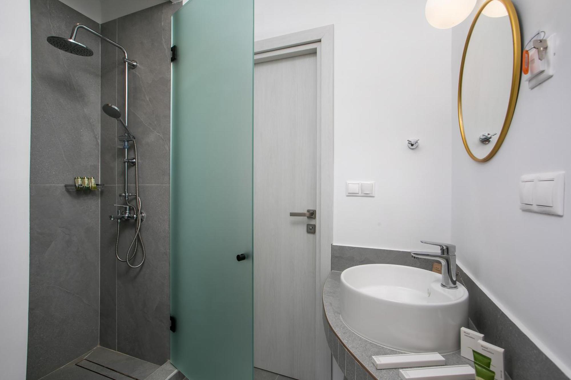 Calma Luxury Studios & Suites ฟาลิรากี ภายนอก รูปภาพ