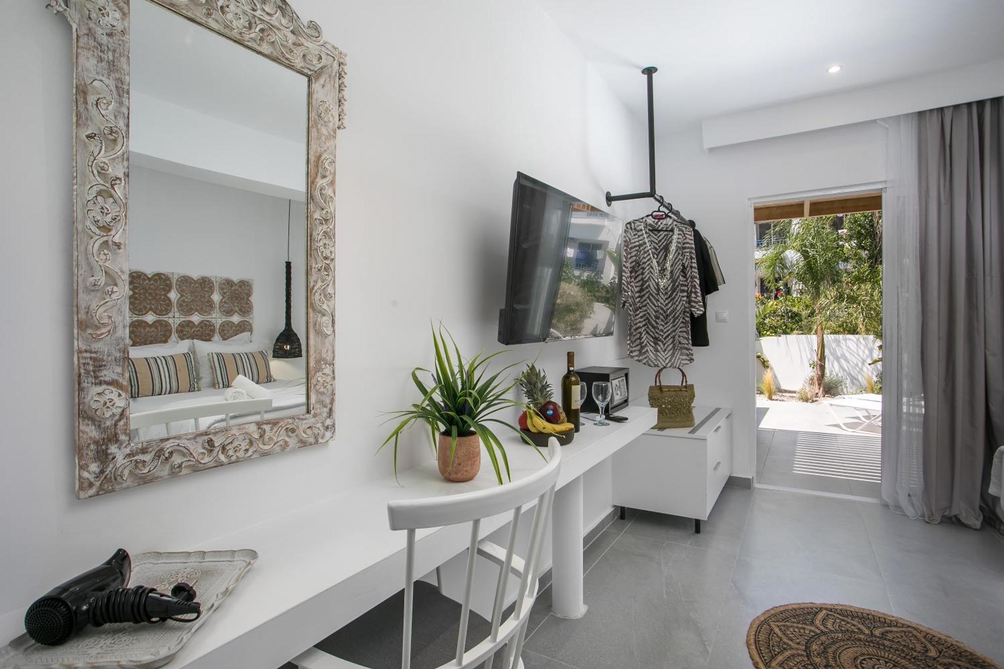 Calma Luxury Studios & Suites ฟาลิรากี ภายนอก รูปภาพ