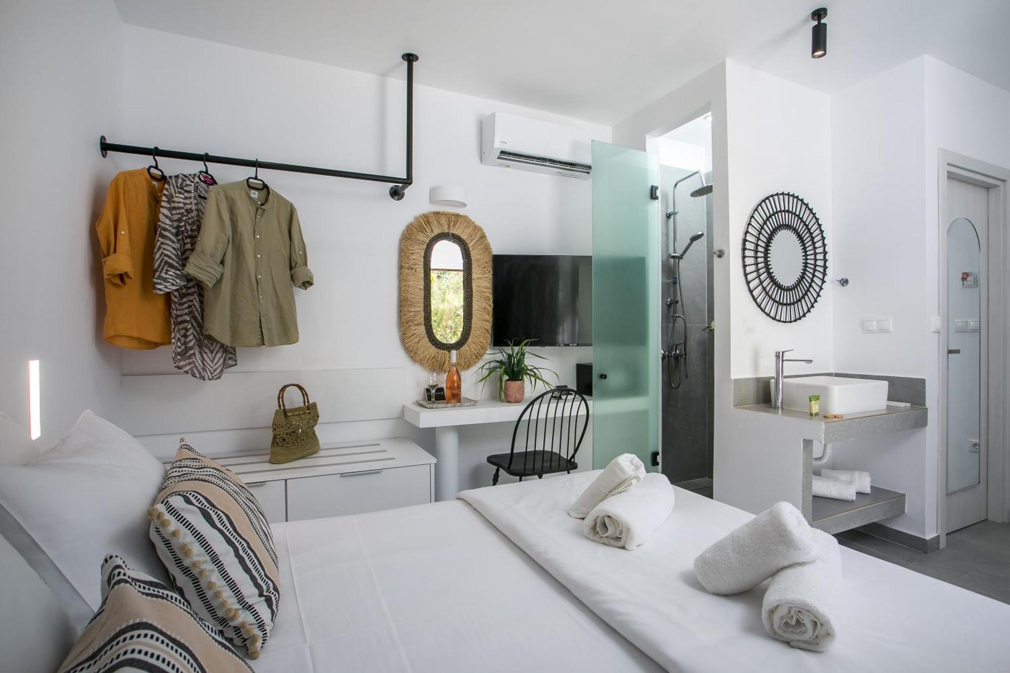 Calma Luxury Studios & Suites ฟาลิรากี ภายนอก รูปภาพ