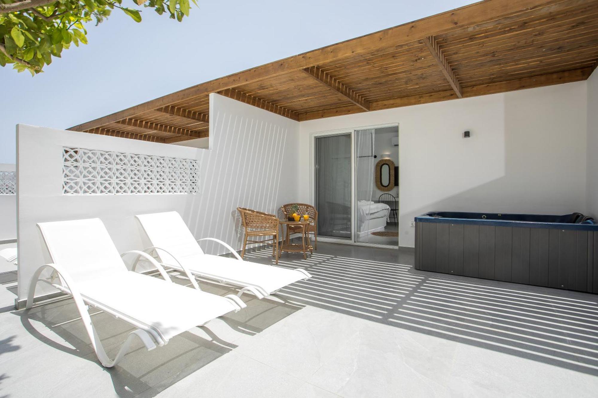 Calma Luxury Studios & Suites ฟาลิรากี ภายนอก รูปภาพ