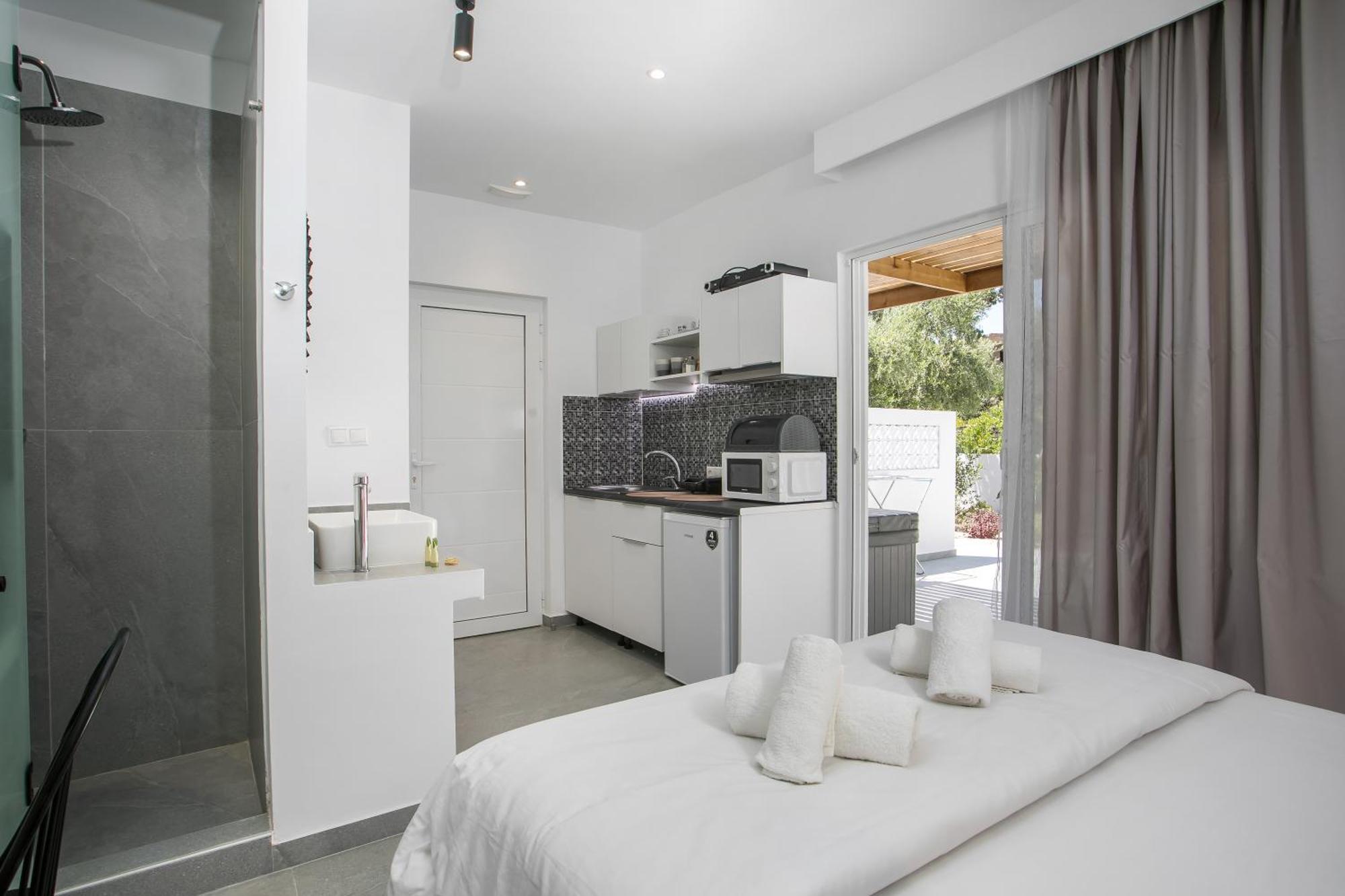 Calma Luxury Studios & Suites ฟาลิรากี ภายนอก รูปภาพ