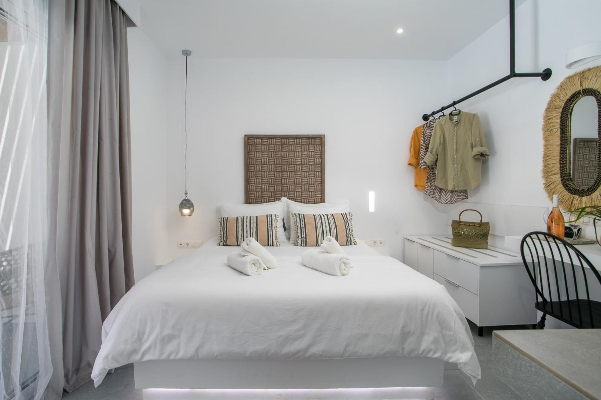 Calma Luxury Studios & Suites ฟาลิรากี ภายนอก รูปภาพ