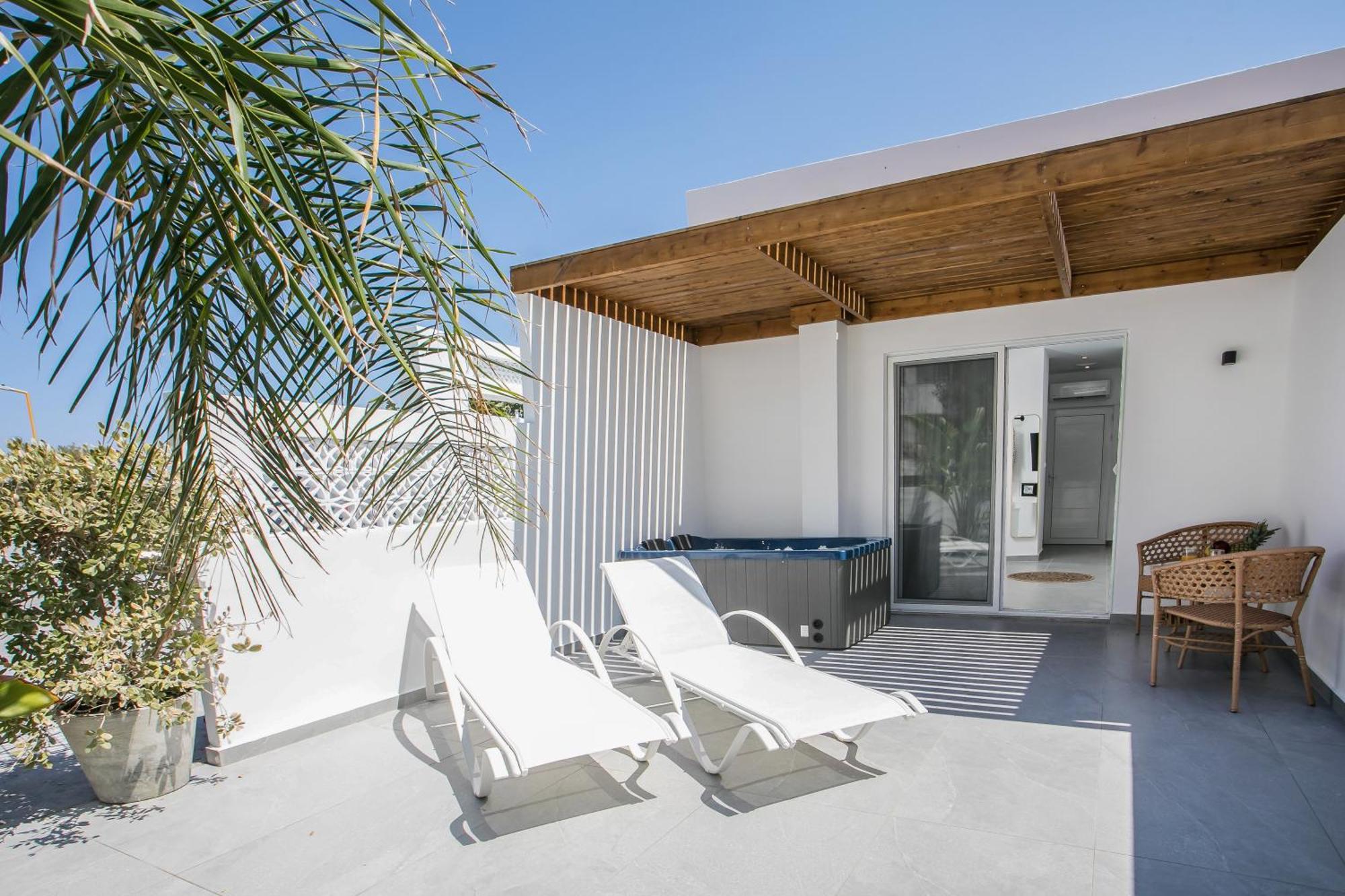 Calma Luxury Studios & Suites ฟาลิรากี ภายนอก รูปภาพ