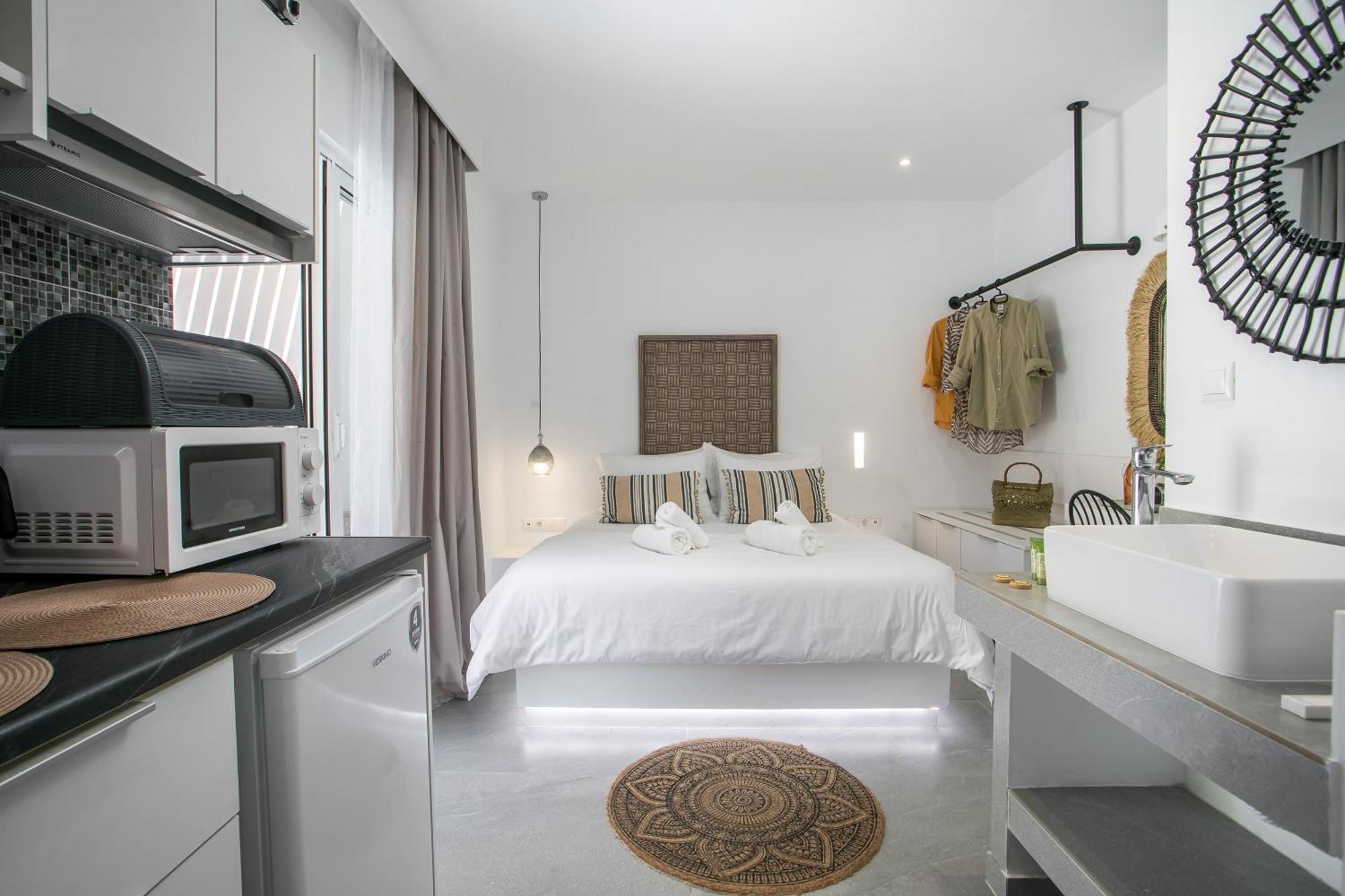 Calma Luxury Studios & Suites ฟาลิรากี ภายนอก รูปภาพ